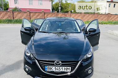 Седан Mazda 3 2015 в Ровно