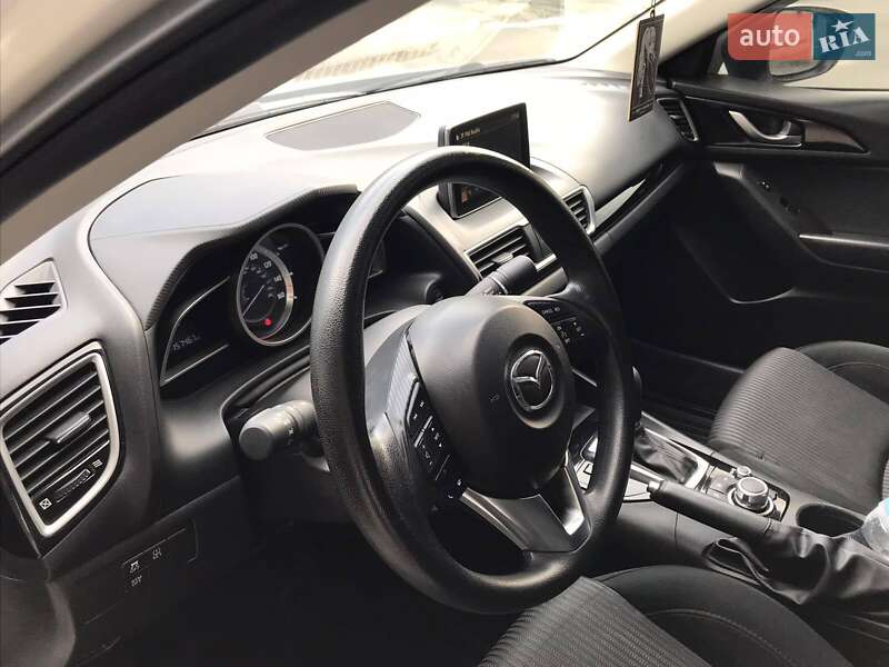 Седан Mazda 3 2015 в Киеве