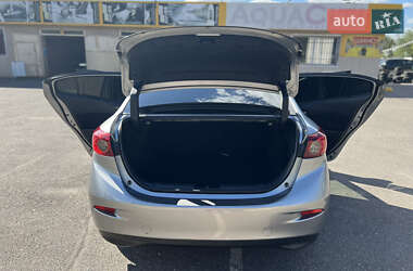 Седан Mazda 3 2016 в Кривом Роге
