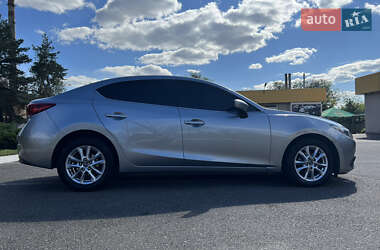 Седан Mazda 3 2016 в Кривом Роге