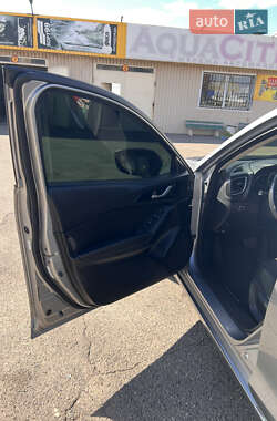 Седан Mazda 3 2016 в Кривом Роге