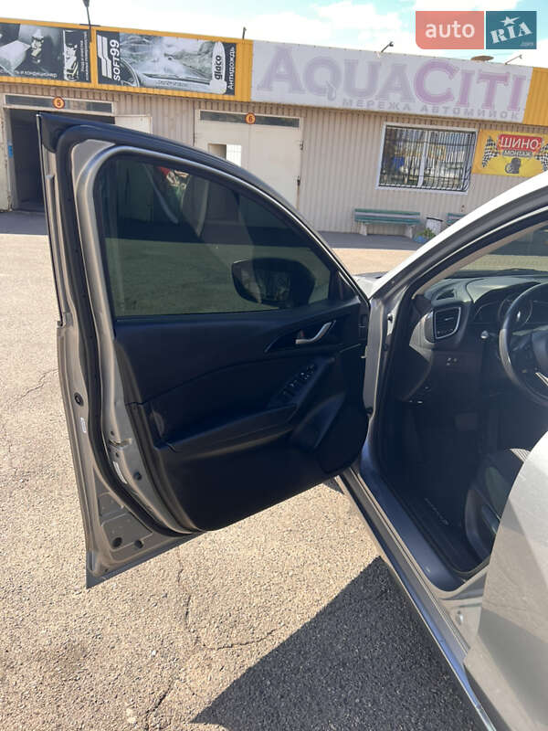 Седан Mazda 3 2016 в Кривому Розі