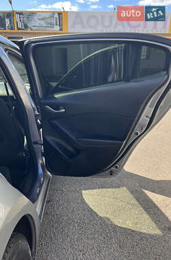 Седан Mazda 3 2016 в Кривом Роге