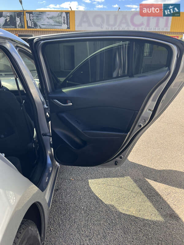 Седан Mazda 3 2016 в Кривому Розі