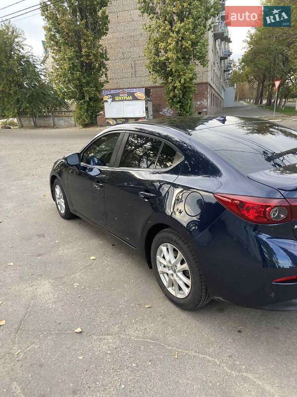 Седан Mazda 3 2015 в Николаеве