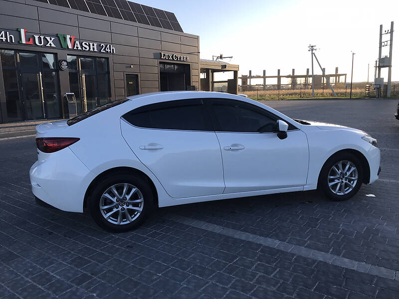 Седан Mazda 3 2016 в Ивано-Франковске