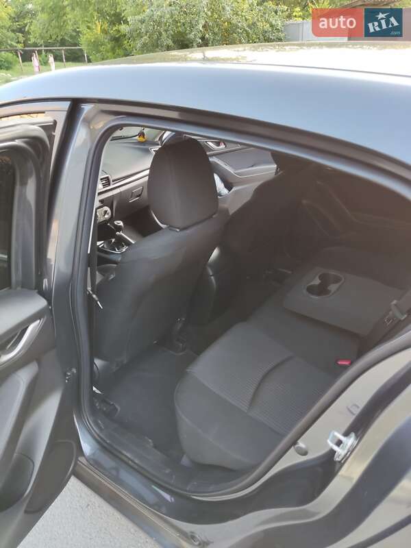 Хэтчбек Mazda 3 2015 в Днепре