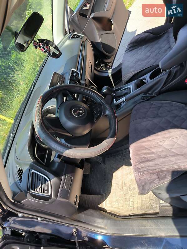 Седан Mazda 3 2015 в Смеле