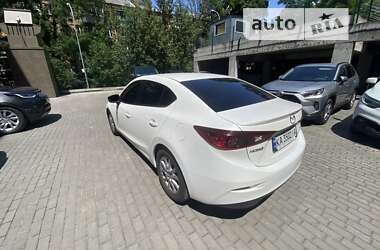 Седан Mazda 3 2015 в Киеве