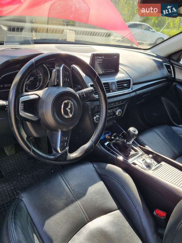 Хетчбек Mazda 3 2016 в Чернівцях