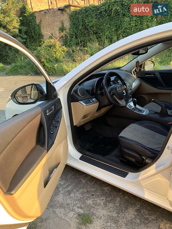 Хэтчбек Mazda 3 2010 в Киеве