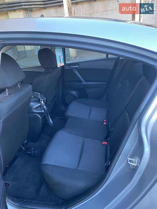 Седан Mazda 3 2012 в Кривому Розі