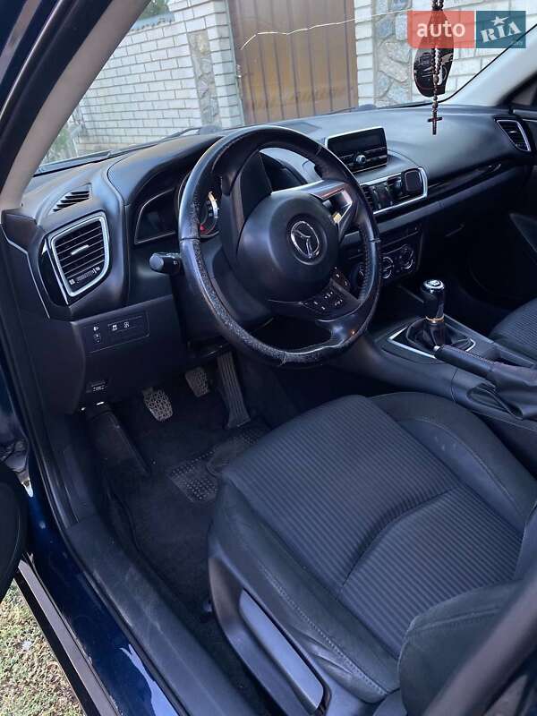 Седан Mazda 3 2015 в Кегичевке