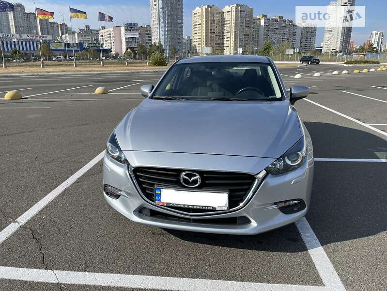 Седан Mazda 3 2016 в Киеве