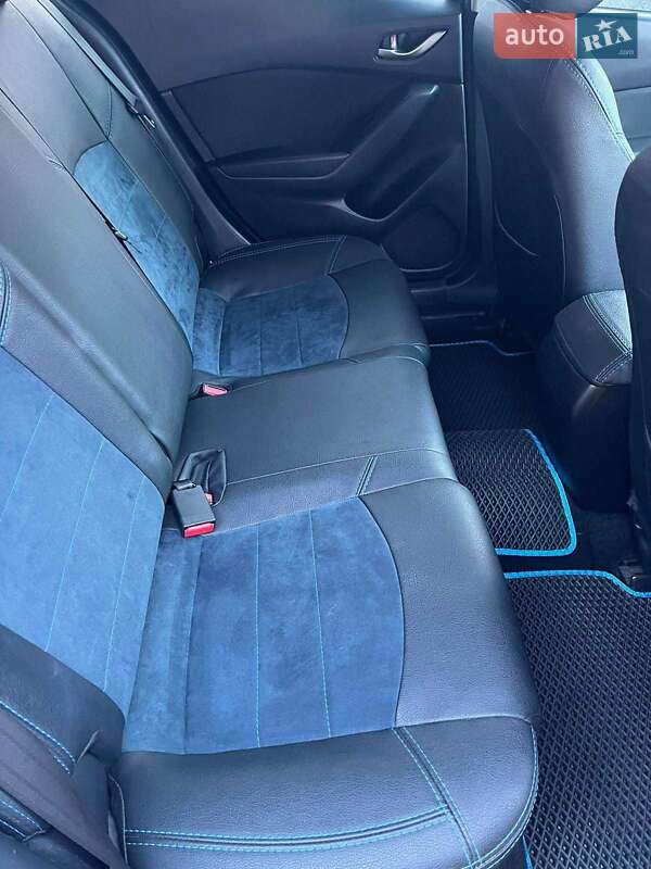 Хэтчбек Mazda 3 2016 в Днепре
