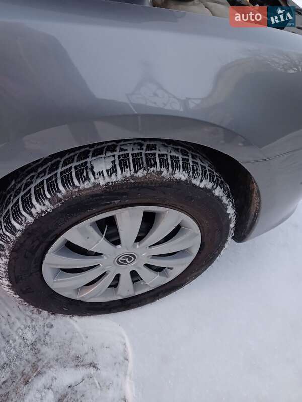 Хэтчбек Mazda 3 2004 в Виньковцах