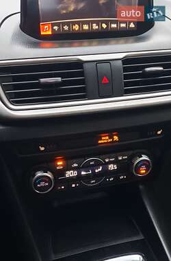 Седан Mazda 3 2016 в Києві