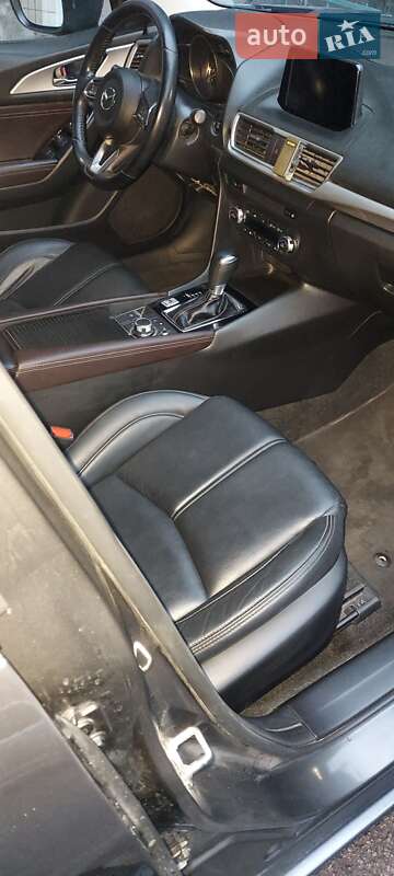 Седан Mazda 3 2016 в Киеве