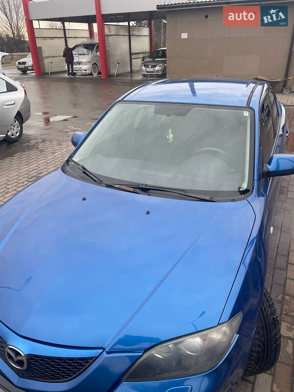 Седан Mazda 3 2004 в Нововолынске