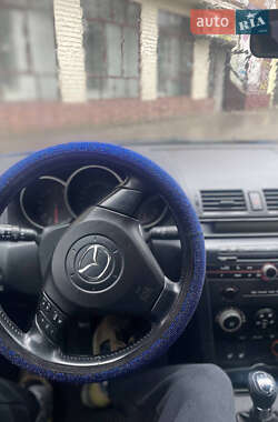 Седан Mazda 3 2004 в Нововолынске