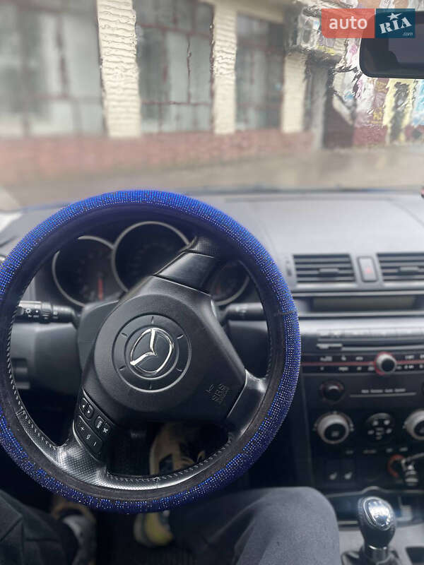 Седан Mazda 3 2004 в Нововолынске