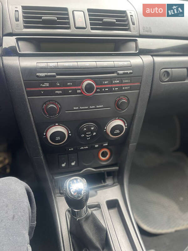 Седан Mazda 3 2004 в Нововолынске