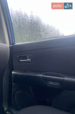 Седан Mazda 3 2004 в Нововолынске