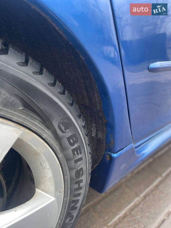 Седан Mazda 3 2004 в Нововолынске