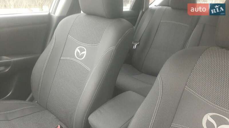 Хэтчбек Mazda 3 2005 в Новояворовске