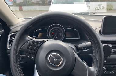 Седан Mazda 3 2015 в Кривому Розі