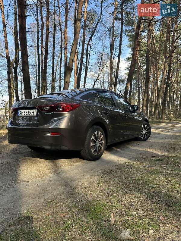 Седан Mazda 3 2016 в Звягелі