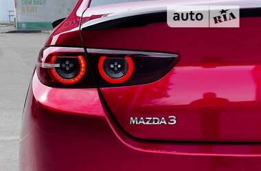 Седан Mazda 3 2018 в Днепре