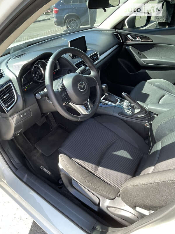 Седан Mazda 3 2015 в Днепре