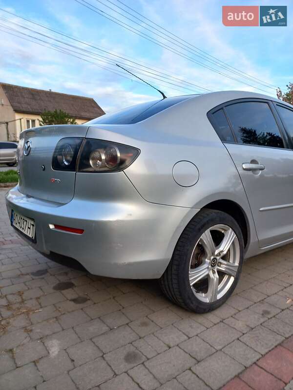 Седан Mazda 3 2007 в Ужгороді