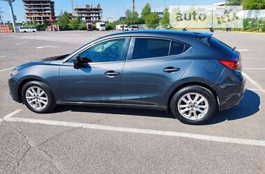 Хэтчбек Mazda 3 2015 в Ужгороде