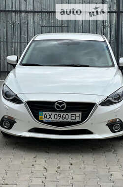 Седан Mazda 3 2015 в Ужгороді