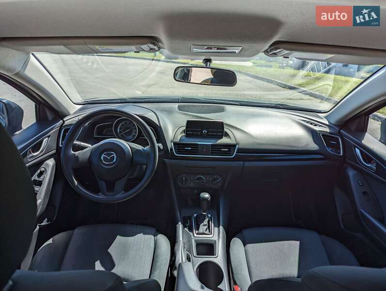 Седан Mazda 3 2014 в Обухове