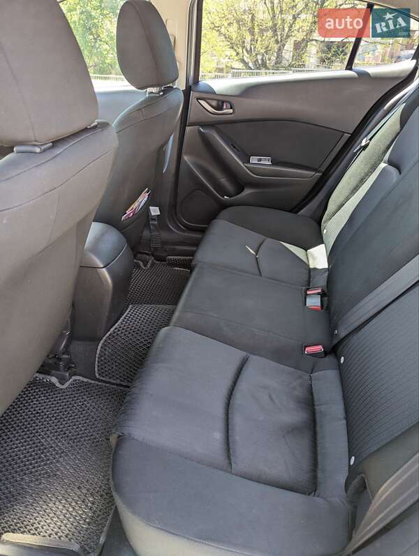Седан Mazda 3 2014 в Обухове
