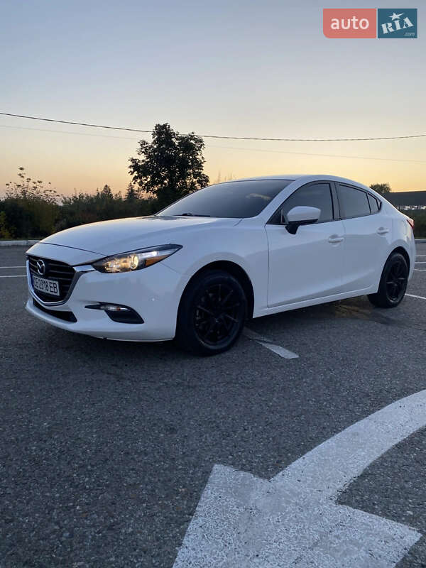 Седан Mazda 3 2018 в Черновцах