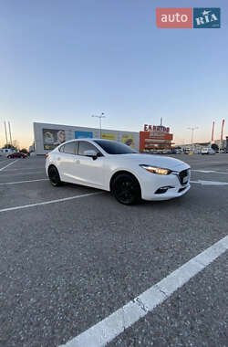 Седан Mazda 3 2018 в Чернівцях