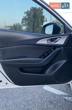 Седан Mazda 3 2018 в Чернівцях