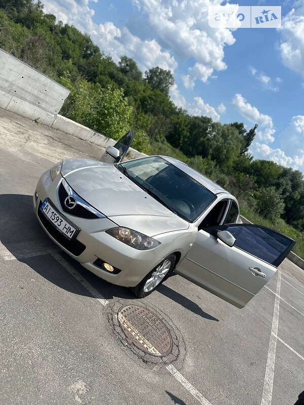 Седан Mazda 3 2007 в Буче