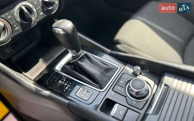 Седан Mazda 3 2018 в Черновцах