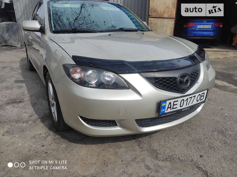 Седан Mazda 3 2004 в Днепре