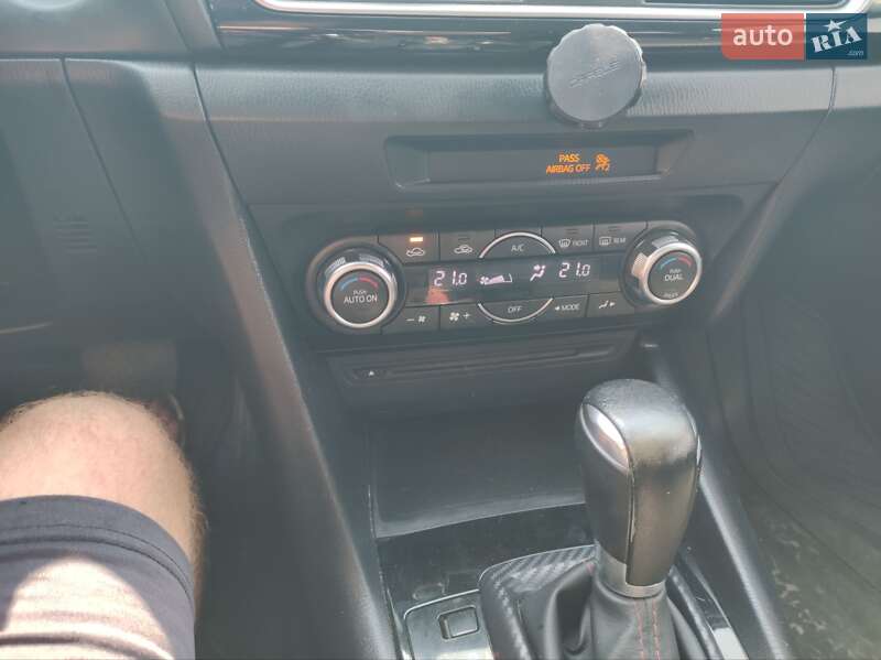 Седан Mazda 3 2015 в Рівному