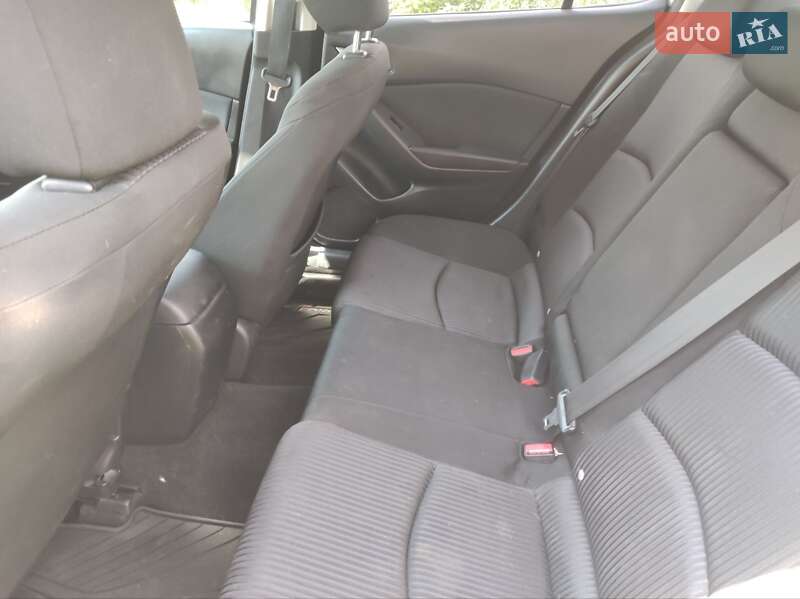 Седан Mazda 3 2015 в Рівному