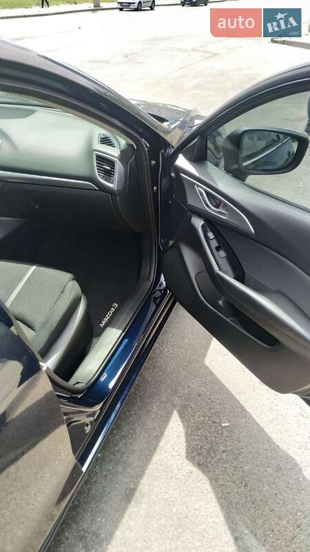 Седан Mazda 3 2016 в Днепре