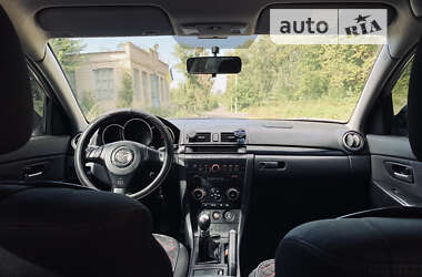 Седан Mazda 3 2004 в 