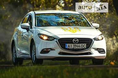 Седан Mazda 3 2017 в Киеве