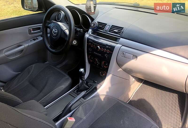 Хетчбек Mazda 3 2004 в Врадіївці